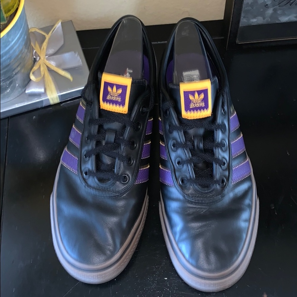 Adidas Lakers Sneaker - Picture 2 of 8